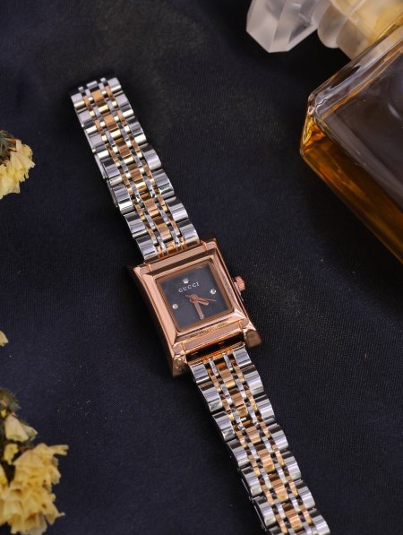 ساعة نسائية GUCCI ماستر كوبي.