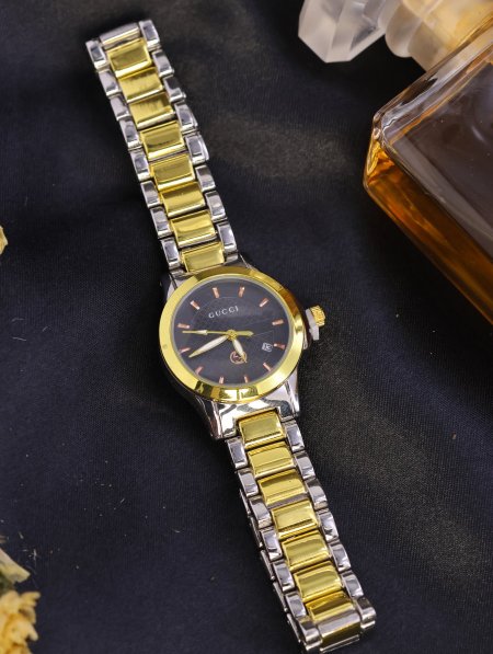 ساعة نسائية GUCCI ماستر كوبي.