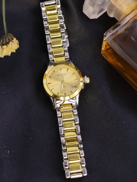 ساعة نسائية GUCCI ماستر كوبي.
