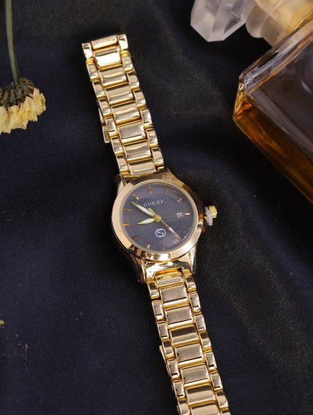 ساعة نسائية GUCCI ماستر كوبي.