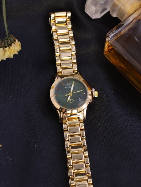 ساعة نسائية GUCCI ماستر كوبي.