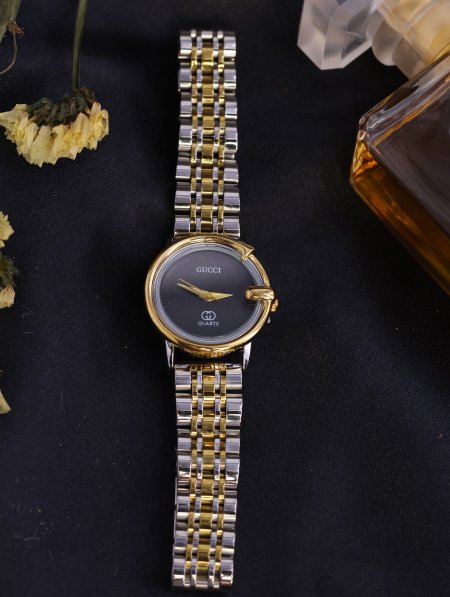 ساعة نسائية GUCCI ماستر كوبي.