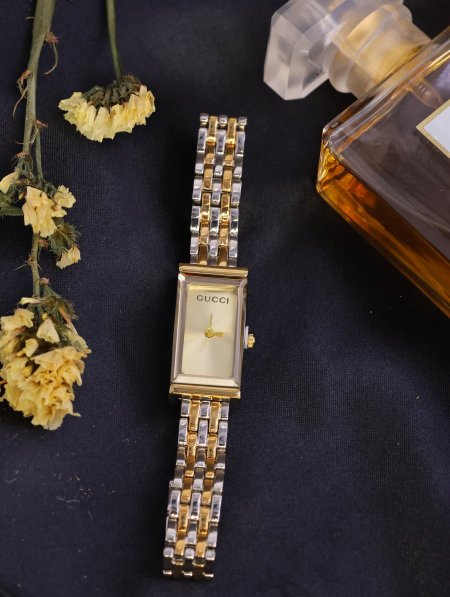 ساعة نسائية GUCCI ماستر كوبي.