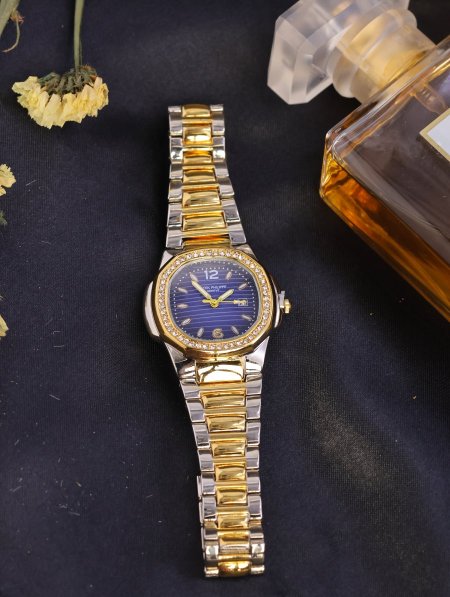 ساعة نسائية  patek philippe ماستر كوبي.