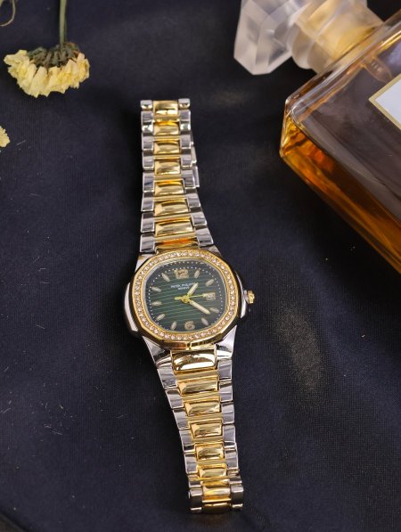 ساعة نسائية  patek philippe ماستر كوبي.