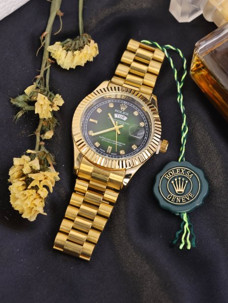 ساعة يد شبابية من ROLEX .