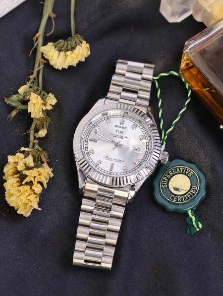 ساعة يد شبابية من ROLEX .