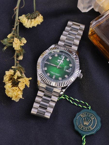 ساعة يد شبابية من ROLEX .