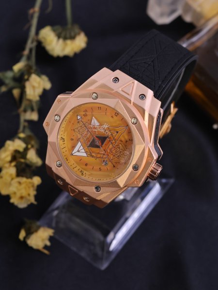 ساعة يد شبابية من HUBLOT.