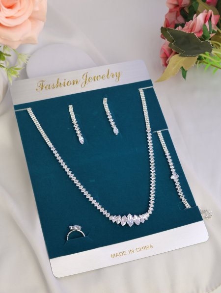 طقم أكسسوارات رسمية.