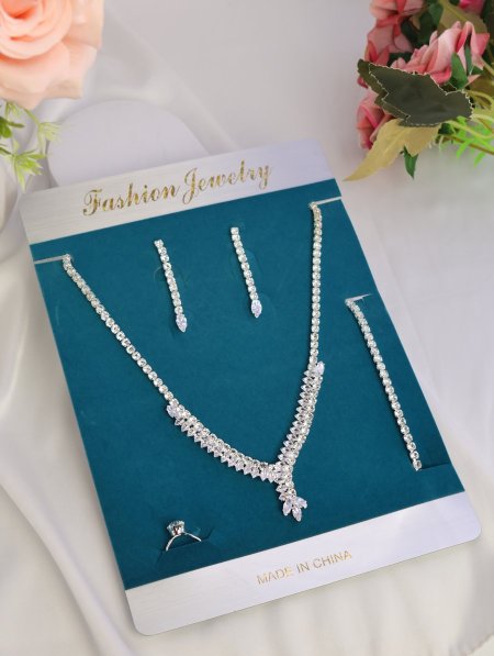طقم أكسسوارات رسمية.