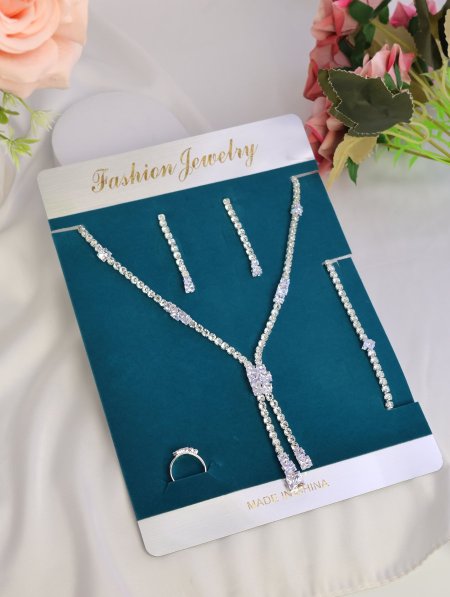 طقم أكسسوارات رسمية.