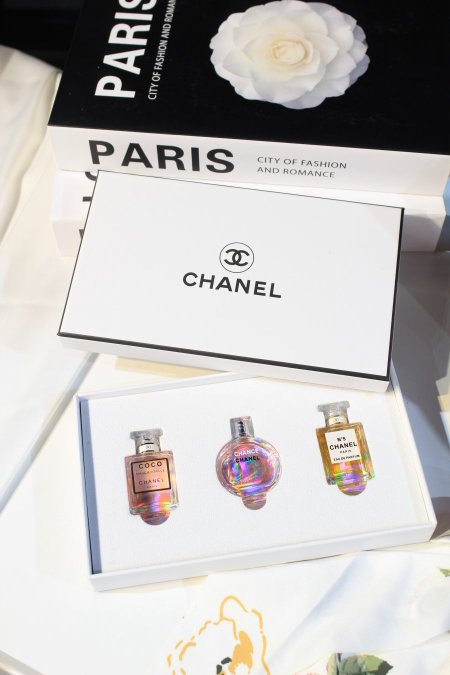 طقم عطر 3 علب من CHANEL.