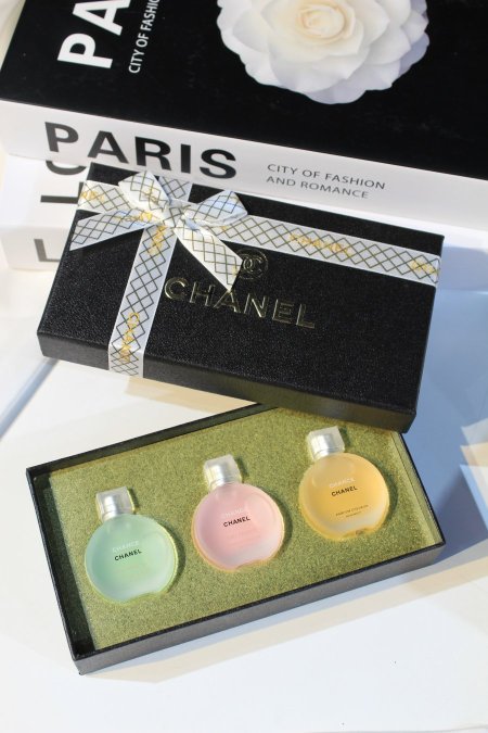 طقم عطر 3 علب من CHANEL.