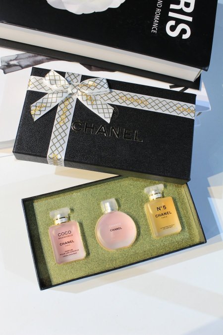 طقم عطر 3 علب من CHANEL.