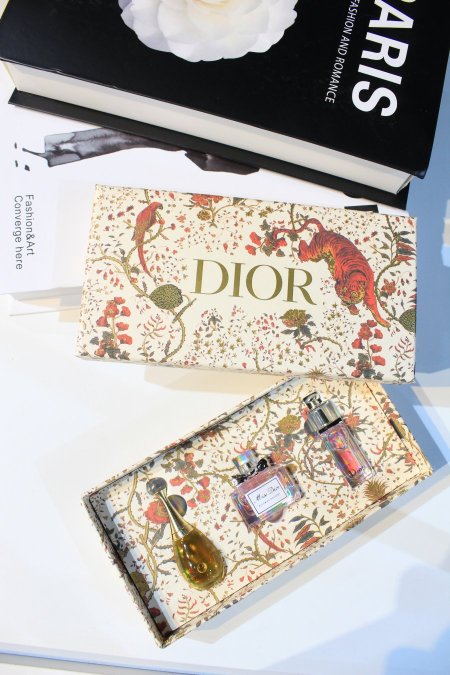 طقم عطر 3 علب من DIOR.