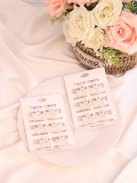 دزينة مشابك شعر صغيرة الحجم.