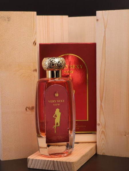 عطر فرموني (VERY SEXY NOW) سعة 100 مل.