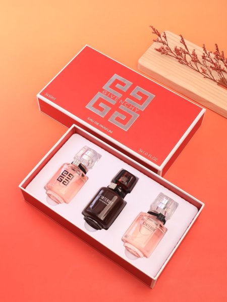 بكج عطور فاخر من GIVENCHY.