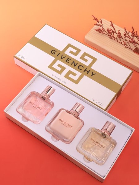 بكج عطور فاخر من GIVENCHY.