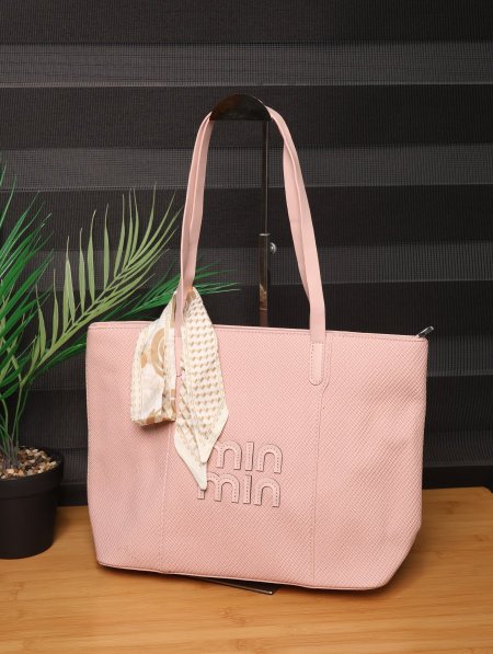 شنطة Tote واسعة من Min Min.