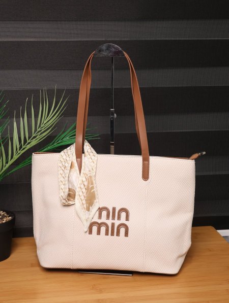 شنطة Tote واسعة من Min Min.