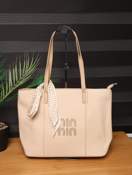 شنطة Tote واسعة من Min Min.