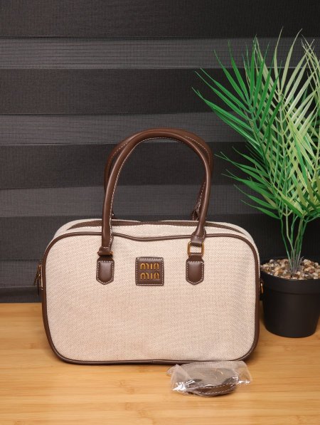 شنطة Miu Miu.