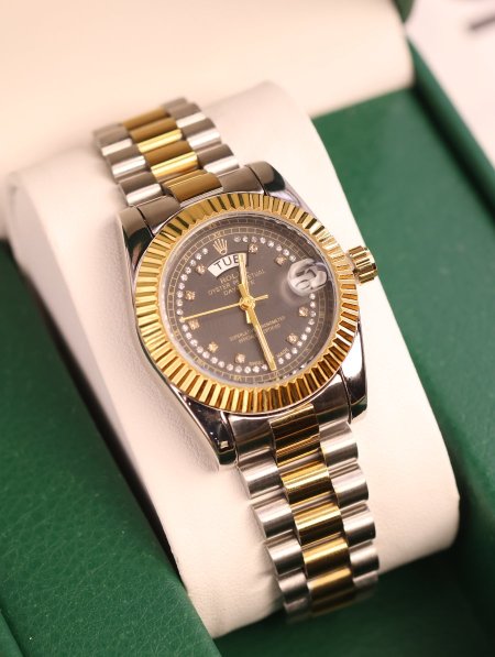 ساعة Rolex.