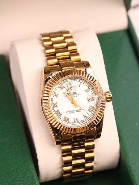 ساعة Rolex.