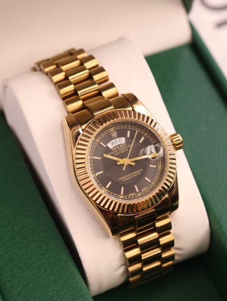 ساعة Rolex.