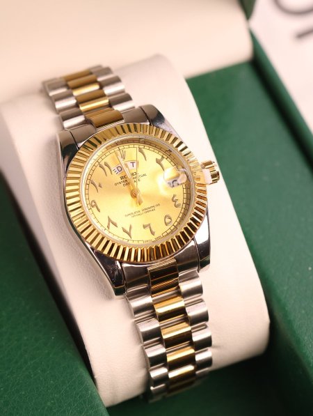 ساعة Rolex.