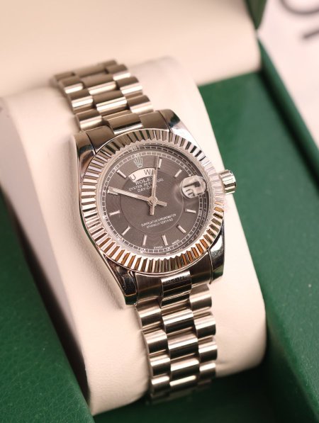 ساعة Rolex.
