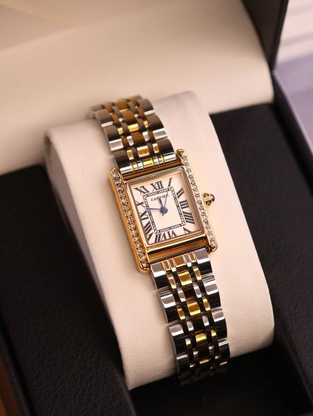 ساعة Cartier.