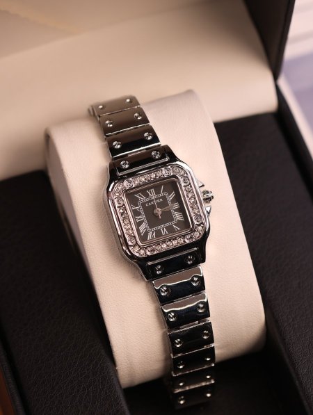 ساعة Cartier.