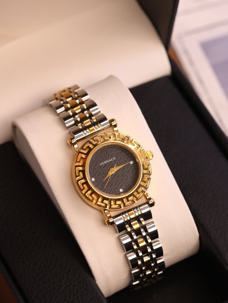 ساعة Versace