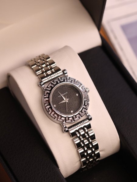 ساعة Versace
