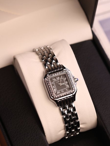 ساعة Cartier.