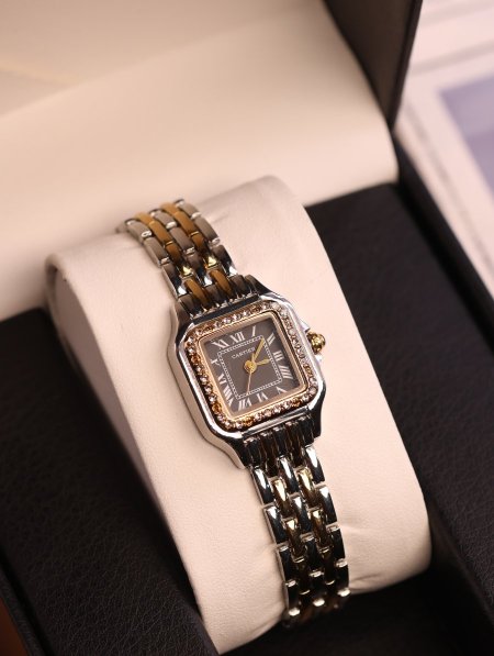 ساعة Cartier.