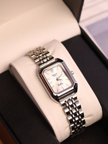 ساعة Rolex.