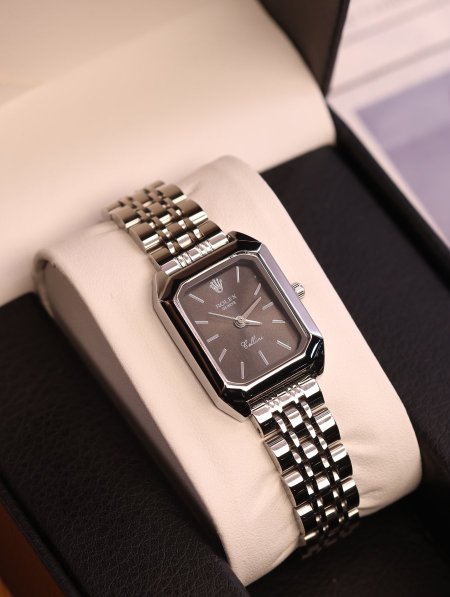 ساعة Rolex.