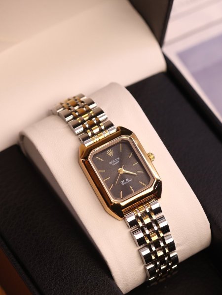 ساعة Rolex.