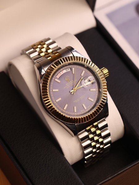ساعة Rolex.