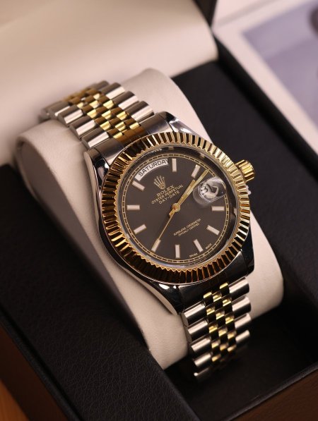 ساعة Rolex.