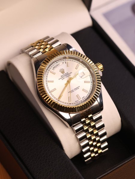 ساعة Rolex.