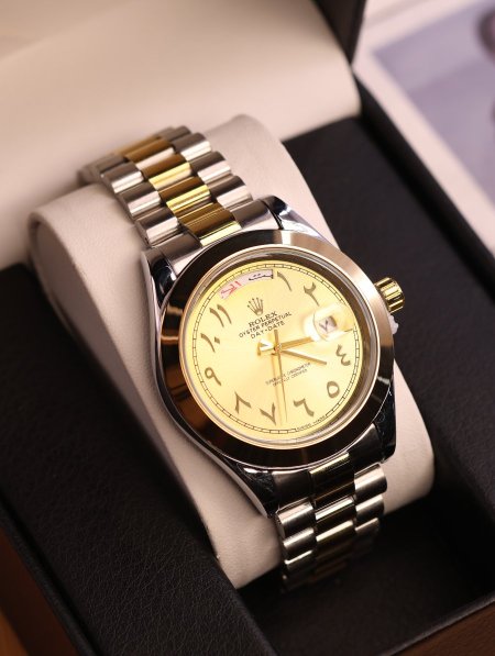 ساعة Rolex.