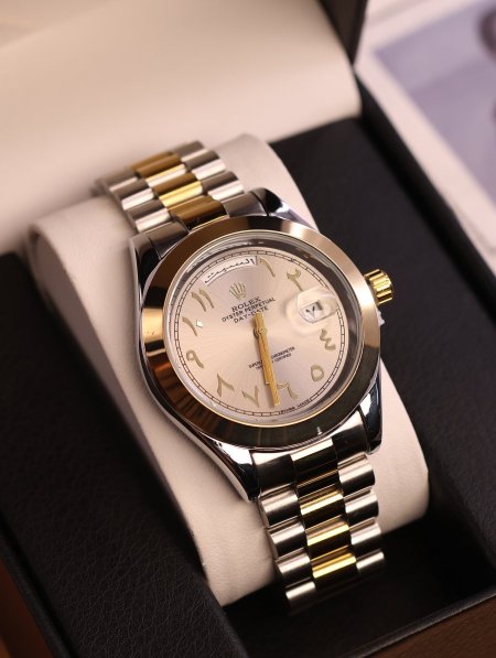 ساعة Rolex.