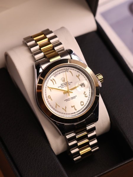 ساعة Rolex.