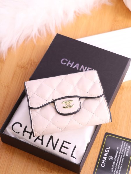 جزدان شانيل (Chanel).