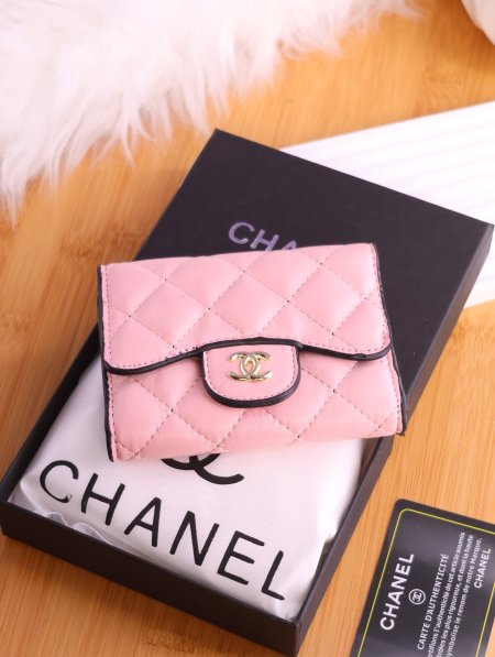 جزدان شانيل (Chanel).